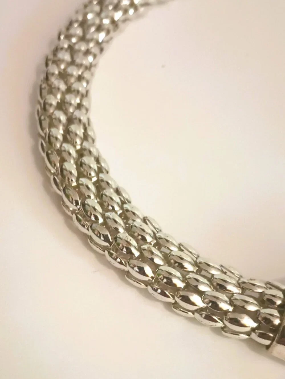 Magnetic Omega Mesh Collar Necklace 18